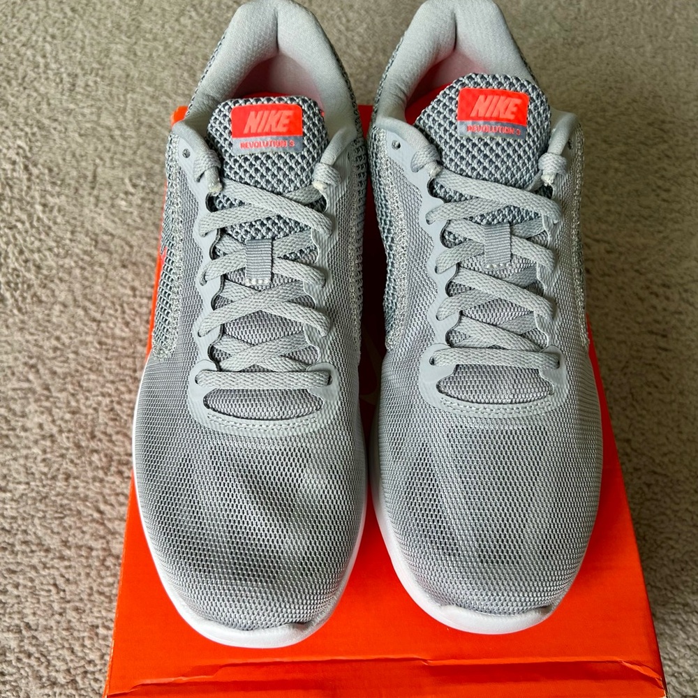 Nike Revolution 3 running shoe
